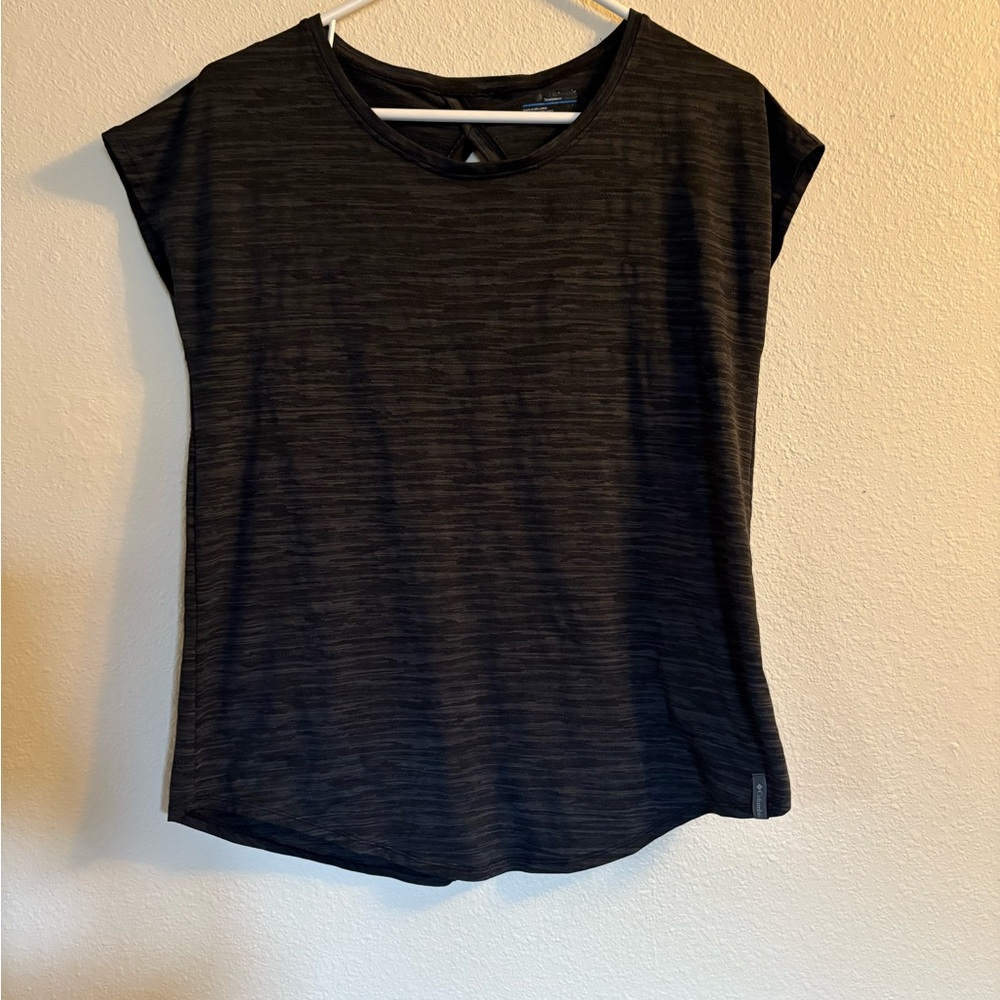 Black & Grey Short Sleeve Athletic Top from Columbia - Women’s Small